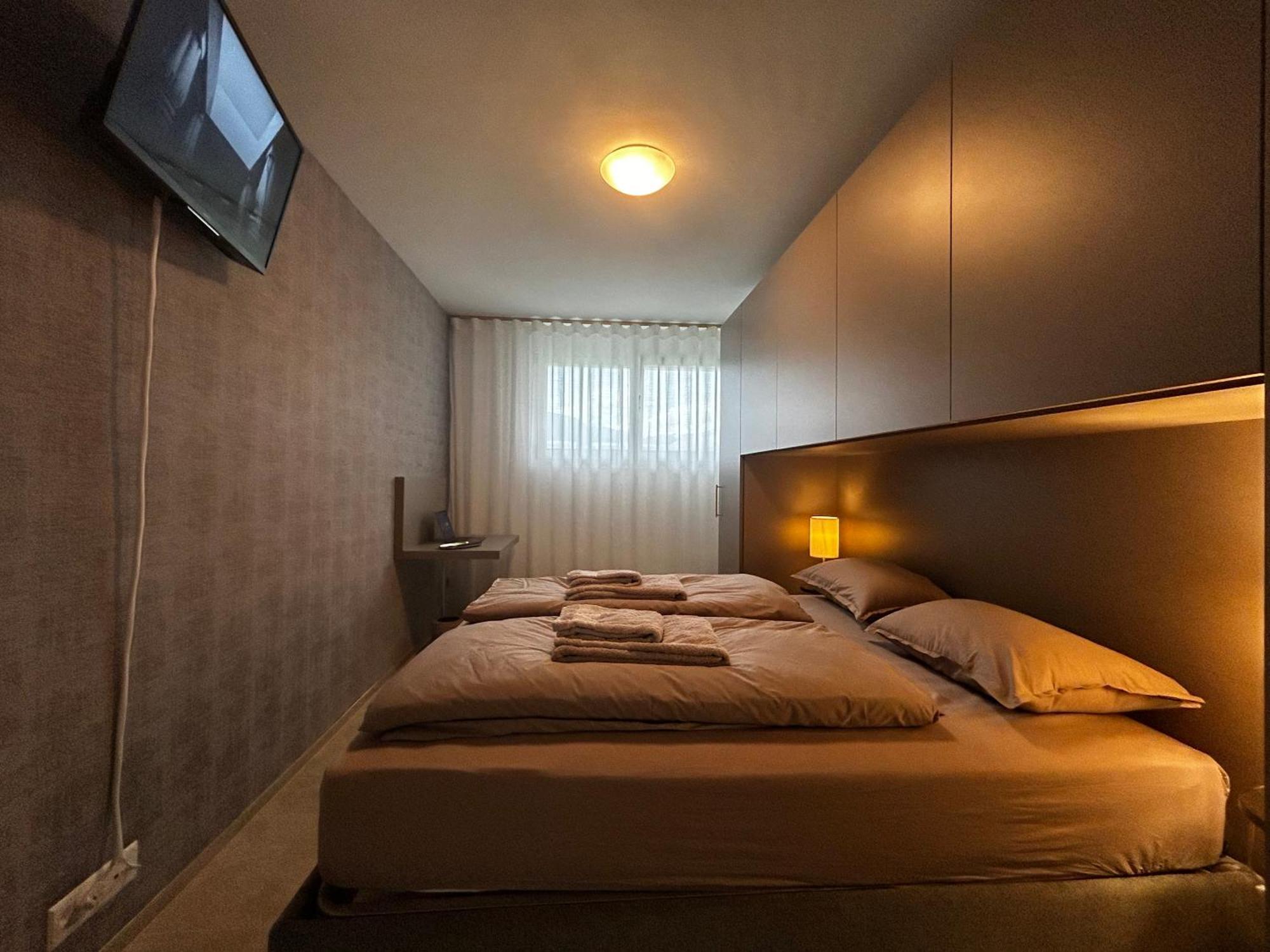 Family Apartment, Near The Beach Whit Private Park Locarno Exterior foto