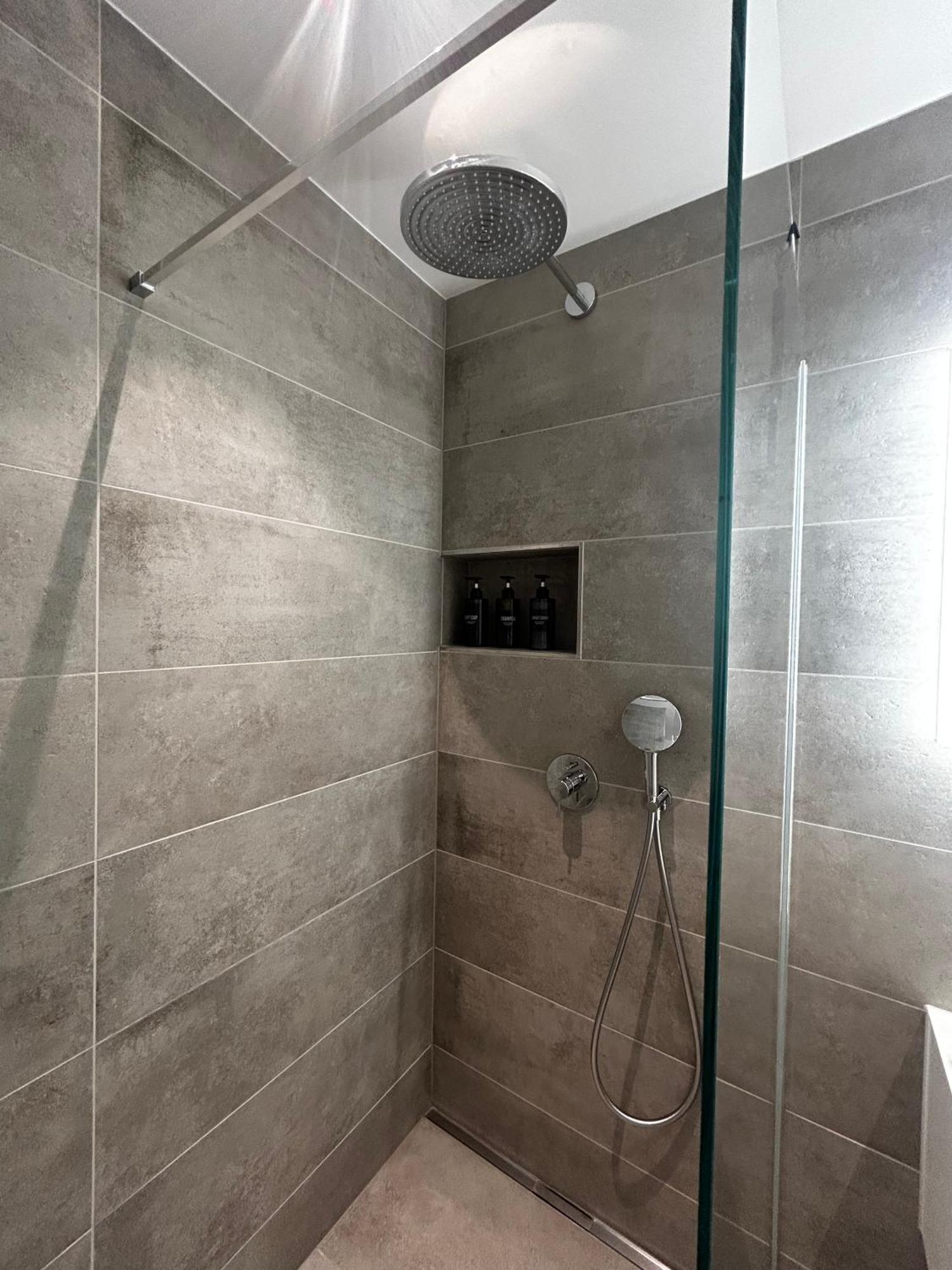 Family Apartment, Near The Beach Whit Private Park Locarno Exterior foto